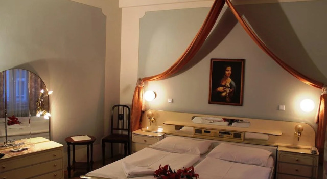 Hotel Trumf, Rezerwuj Hotel Hotele w Central Bohemia z parkingiem, Parking