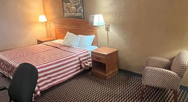 Номер Standard The Lodge Hotel and Banquets