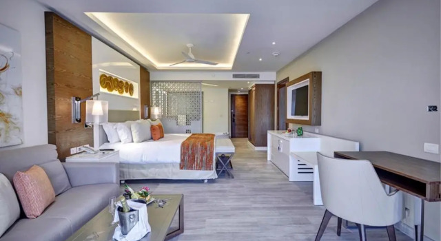 Полулюкс Luxury Royalton Bavaro, An Autograph Collection All-Inclusive Resort & Casino