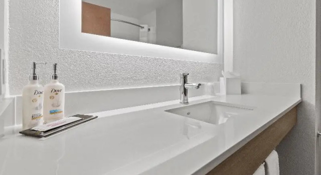 Двухместный номер Standard c 1 комнатой Holiday Inn Express & Suites Starkville by IHG