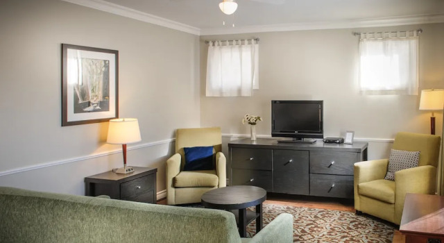 Апартаменты Moncton Suites - 267 Universite Ave