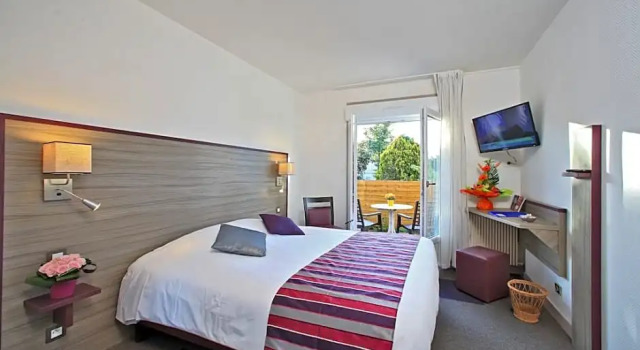 Семейный номер Standard Contact Hôtel ONice Saintes
