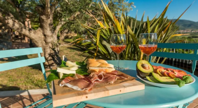 Апартаменты Podere La Tona