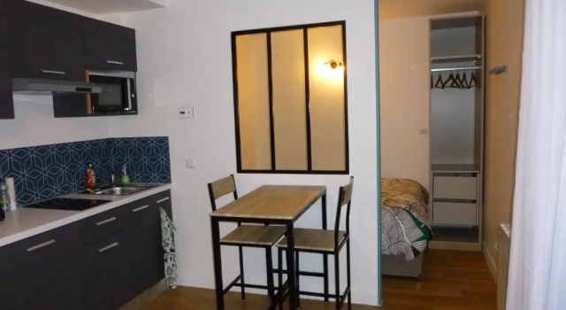 Апартаменты Appartement tout équipé avec piscine proche Stade OL et EUREXPO