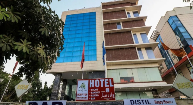 Capital O 26201 Hotel Jagrati Lords Inn