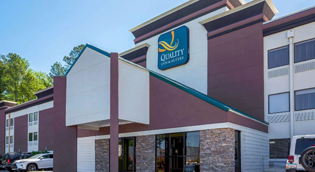 Четырёхместный номер Standard Quality Inn & Suites near Six Flags East