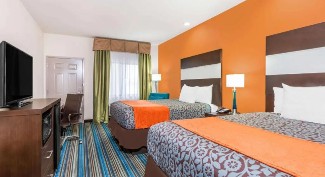 Четырёхместный люкс студия Days Inn & Suites by Wyndham Katy