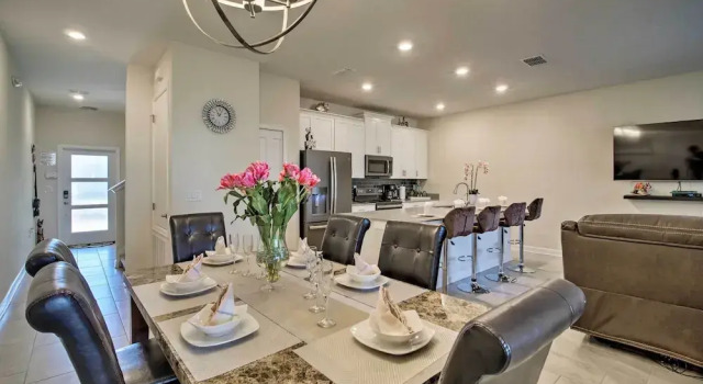 Disney-area Townhome w/ Lanai & Resort Amenities!