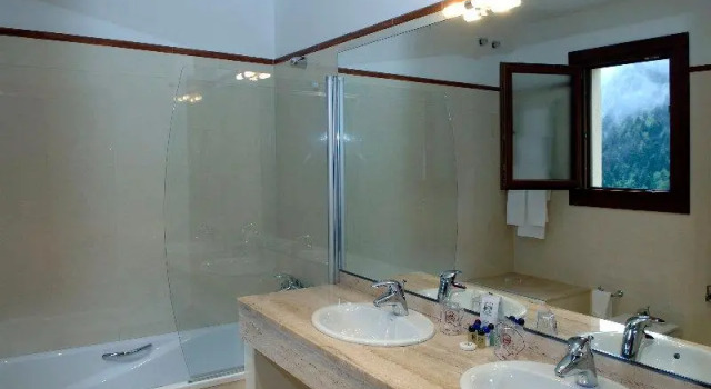 Одноместный номер Standard с балконом Hotel Manantial- Balneari Caldes de Boi
