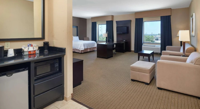 Четырёхместная студия Hampton Inn & Suites Decatur