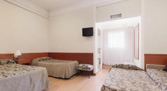 Четырёхместный номер Standard Hostal Oliva