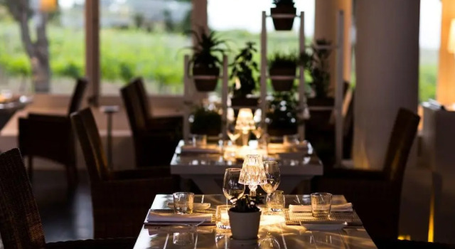 Кровать в общем номере Capofaro Resort