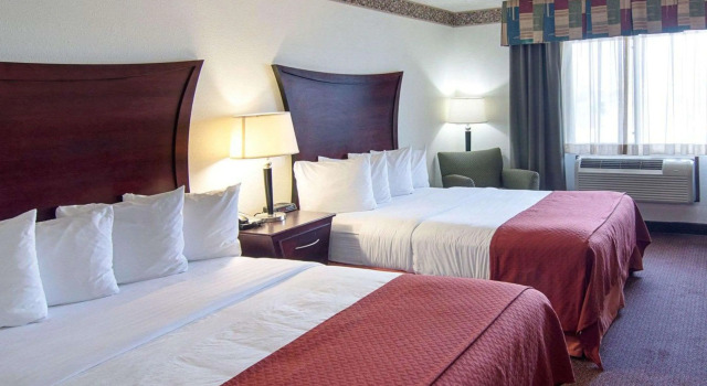 Четырёхместный номер Standard Quality Inn Midland South