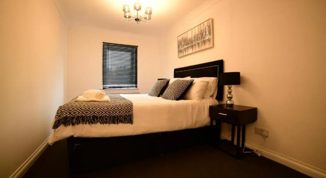 Lavish modern 1 bedroom Apt close to city centre, Забронировать Отель Отели Glasgow & The Clyde Valley с парковкой, Парковка