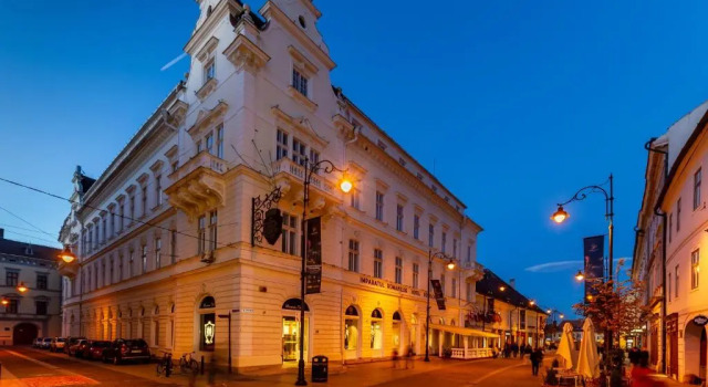 Hotel Imparatul Romanilor, Varaa Hotelli Sibiu Old Town 