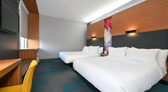 Четырёхместный номер Standard Aloft by Marriott Charleston Airport & Convention Center
