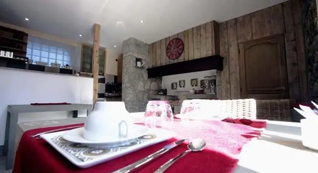 Les 2 Caleches, Buchen Sie Hotel Ancizan Languedoc-Roussillon