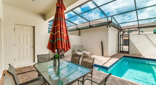 Апартаменты Splendid Windsor Home 5 Bedroom Townhome With Private Pool