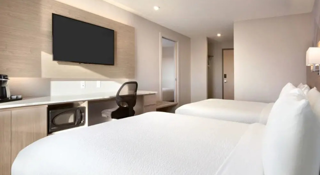 Семейный люкс Days Inn by Wyndham Calgary North Balzac