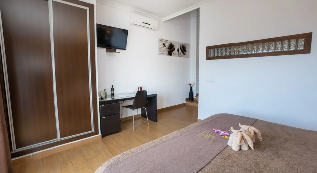 Полулюкс Цокольный этаж Hostal Casa Mercedes