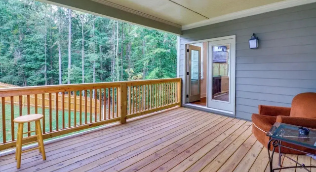 Коттедж Easy I-20 Access: Family Escape w/ Deck in Decatur