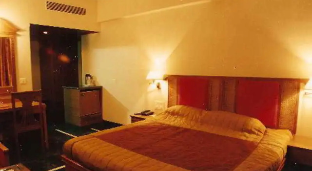 Hotel Raj Vilas Place, Забронировать Отель Отели штата Раджастхана 3 звезды, 3*