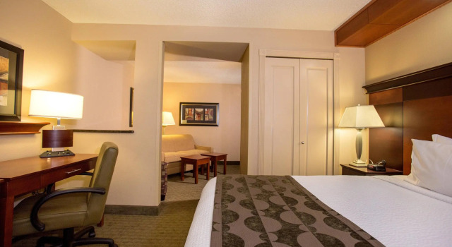 Двухместная студия Fairfield Inn & Suites by Marriott Detroit Livonia