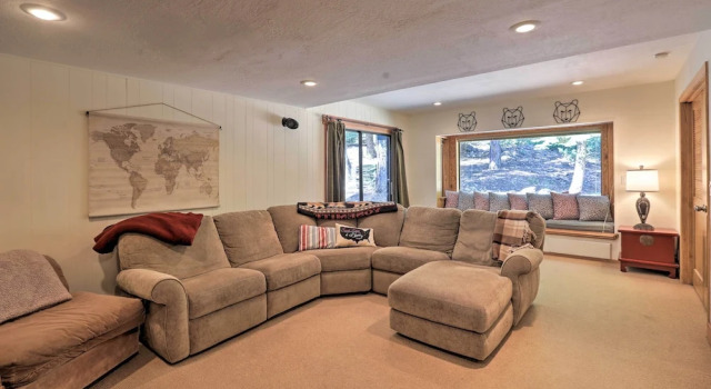 North Lake Tahoe Cabin: 4 Mi to the Beach!, Забронировать Дом для отпуска Коттеджи Норт-Лейк-Тахо, Коттедж