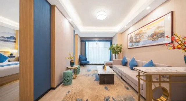 Люкс Business H Hotel (Zuoquan Binhe Road)