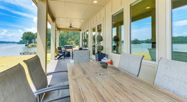 Waterfront Alexander City Home w/ Private Dock!, Varaa Lomakoti Huvilat kohteessa Alabama, Villa