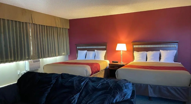 Четырёхместный люкс Travelodge by Wyndham Fort St John