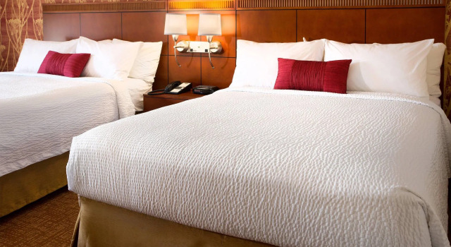 Четырёхместный люкс c 1 комнатой Courtyard by Marriott Phoenix Airport