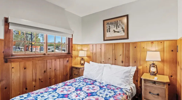 Timber Lodge Cabin 1, Varaa Lomakoti Hotellit Colorado Springs uima-altaalla, Uima-allas