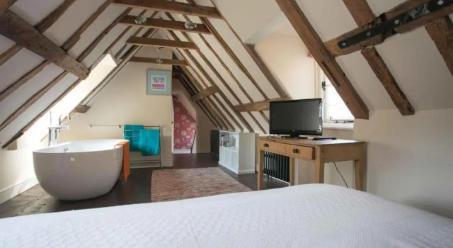 Коттедж Medieval Town House - Walled Garden Sleeps 8