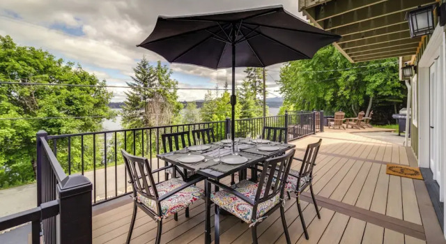 Tree-lined Hayden Home w/ Hot Tub & Lake Views!, Foglalás Nyaraló Hayden Idaho