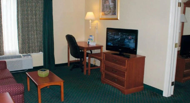 科文頓拉昆塔套房酒店(The Chateau Hotel Covington), Buchen Sie Hotel Covington Louisiana