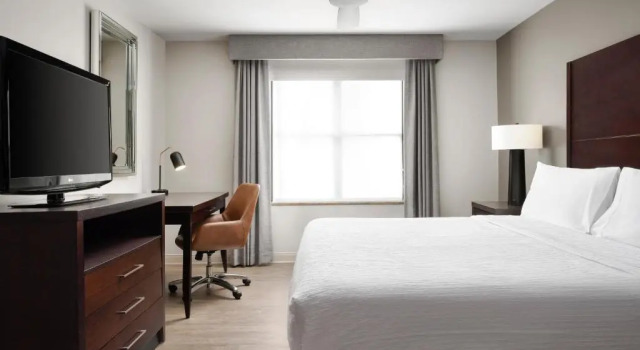 Двухместный люкс Mobility / Hearing Access Homewood Suites by Hilton Carle Place - Garden City, NY
