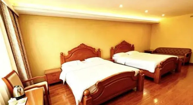Люкс Business Zhenxiong Beihai Hotel (Fourth Middle School | Chishuiyuan Square)