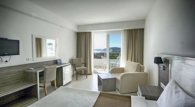Номер Standard с балконом Club Shark Hotel