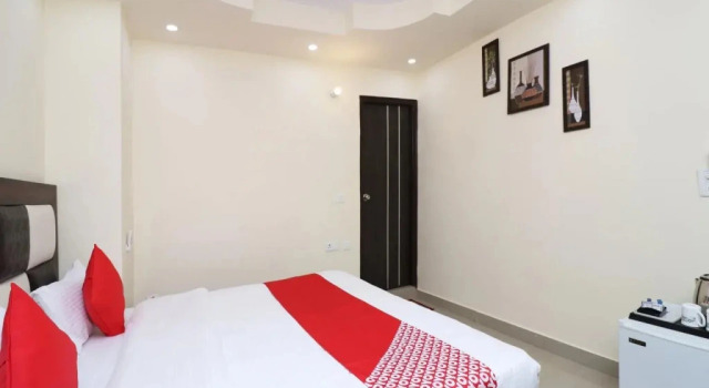 Hotel Doon 999 By OYO Rooms, Rezervovat Hotel Déhrádún Uttarakhand