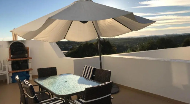 Коттедж Casa Tedi, Alto do Perogil, Tavira - 3 Bedroom, 3 Bathroom villa, large Pool, exquisite Gardens & Air-conditioning