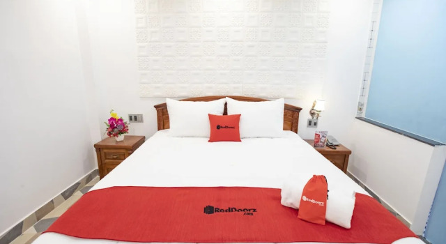 RedDoorz Plus @ Cach Mang Thang 8 Street, Забронировать Отель District 10 провинция Хошимин