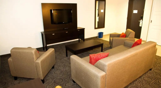 Семейный люкс Holiday Inn & Suites Red Deer South