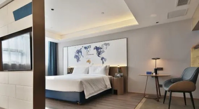 Люкс Premier Kyriad Hotel (Nanchang Xianghu Scenic Area Bada Shanren Subway Station)