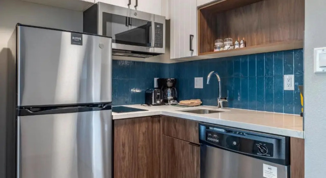 Четырёхместный люкс Staybridge Suites Grand Prairie Near Epic Central by IHG