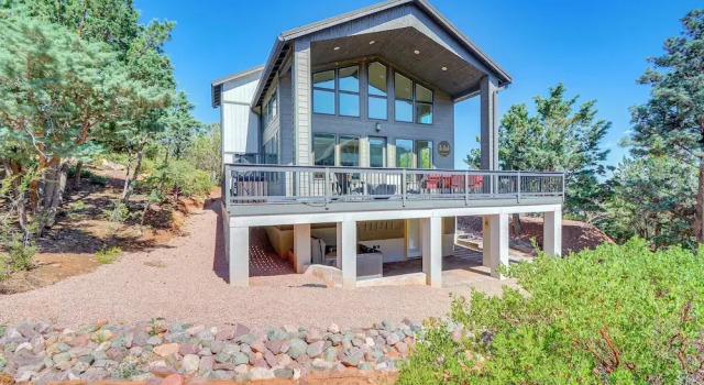 Коттедж Hot Tub + Deck: Mtn-View Pine Getaway