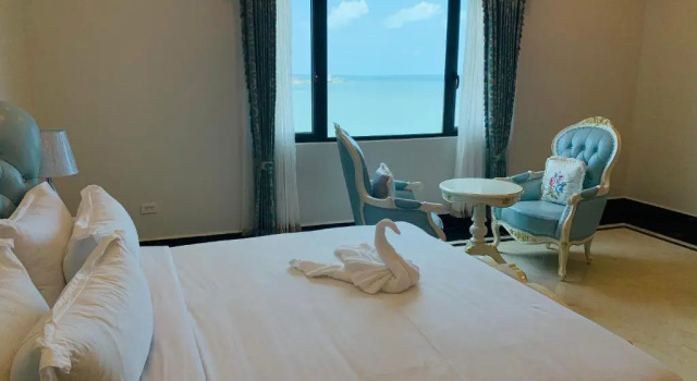 Полулюкс Golden Bay Hotel by Marine Parade