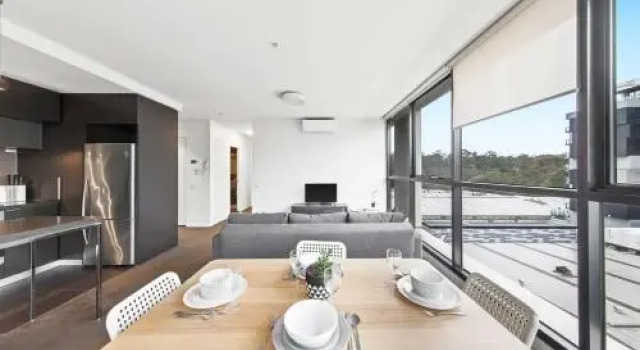Large 2BR+Comfy+Parking Included, Book Apartment Melbourne 