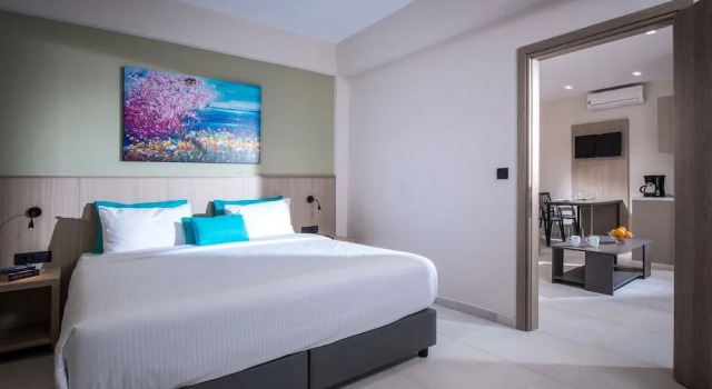 Enorme Eanthia Beach, Забронировать Отель Бизнес-отели Платаньяс, 4* 5*