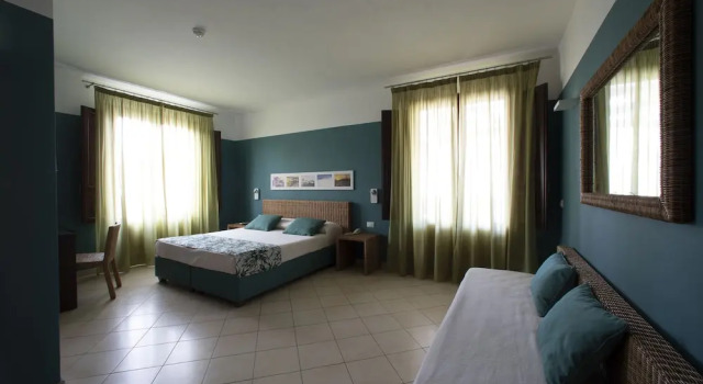 Трёхместный номер Standard с балконом Insula Hotel